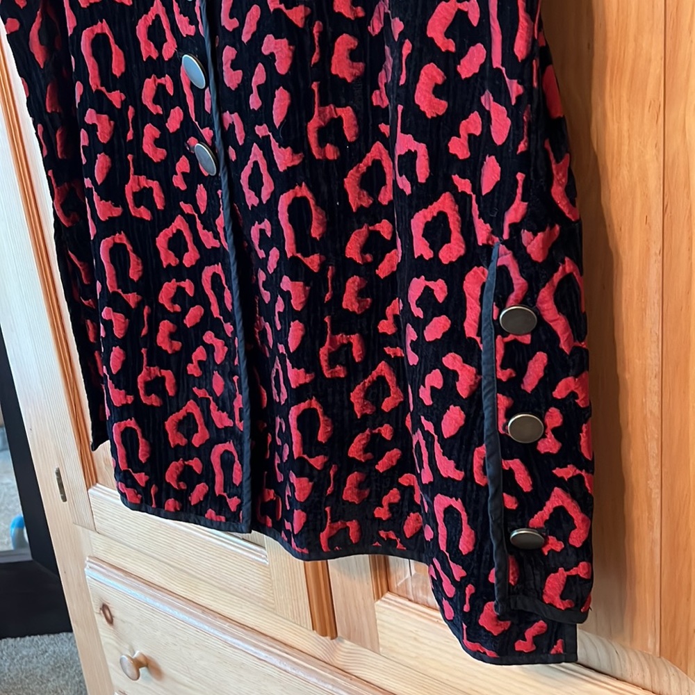 NWT John Mark Black Velvet Red Leopard Button Vest L - Picture 4 of 7